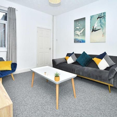 The Yellow Door By Avenew Management Serviced Accommodation Stoke-on-Trent Exterior photo