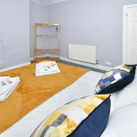 The Yellow Door By Avenew Management Serviced Accommodation Stoke-on-Trent Exterior photo