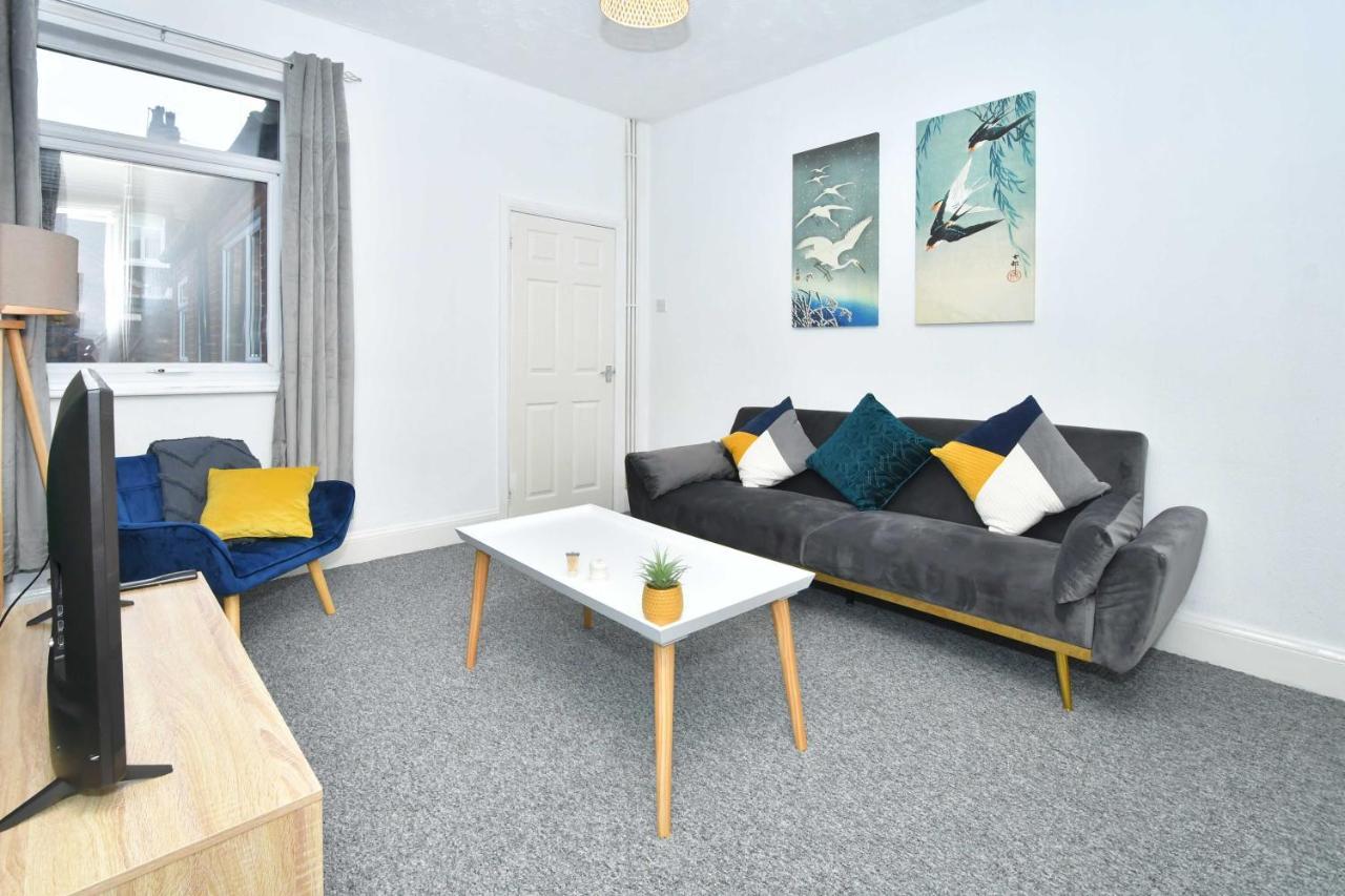The Yellow Door By Avenew Management Serviced Accommodation Stoke-on-Trent Exterior photo