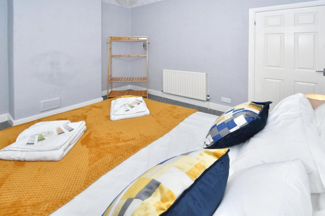The Yellow Door By Avenew Management Serviced Accommodation Stoke-on-Trent Exterior photo