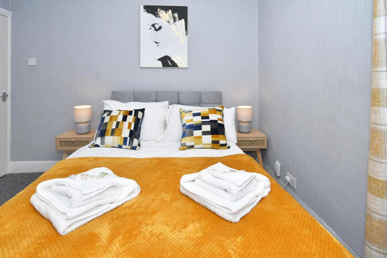 The Yellow Door By Avenew Management Serviced Accommodation Stoke-on-Trent Exterior photo