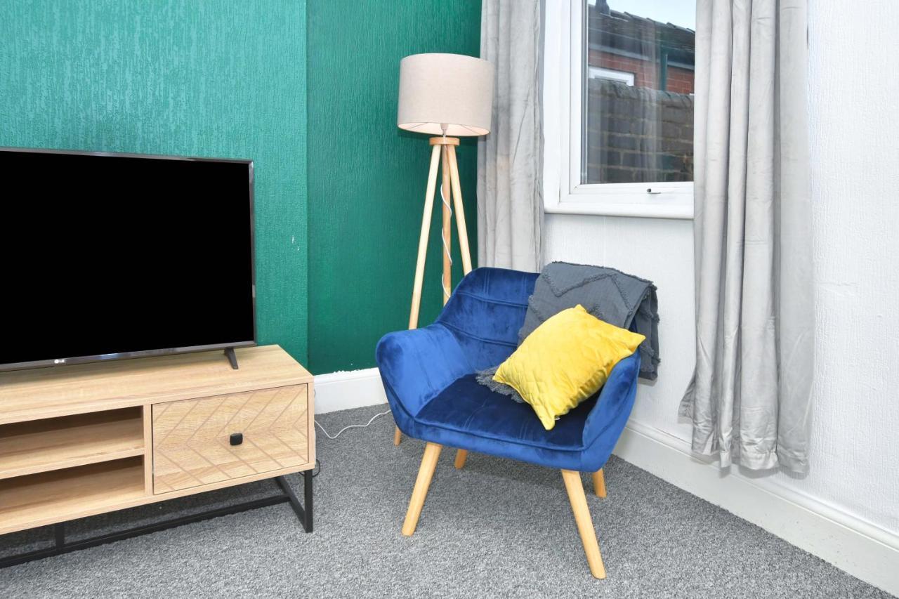 The Yellow Door By Avenew Management Serviced Accommodation Stoke-on-Trent Exterior photo